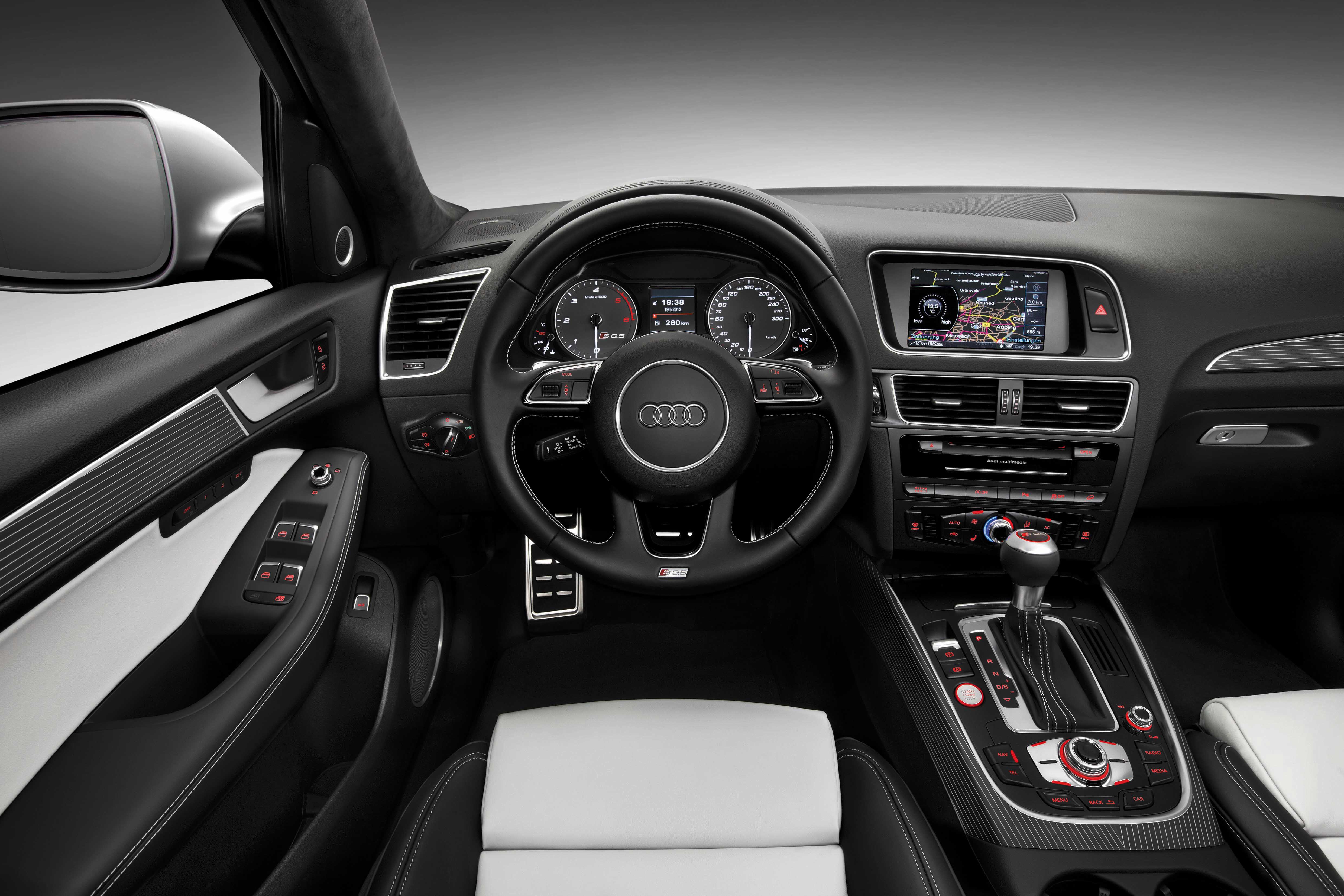 Audi 2012 Q5 versione S TDI V6 3.0 litri 313 Cv posto guida 1