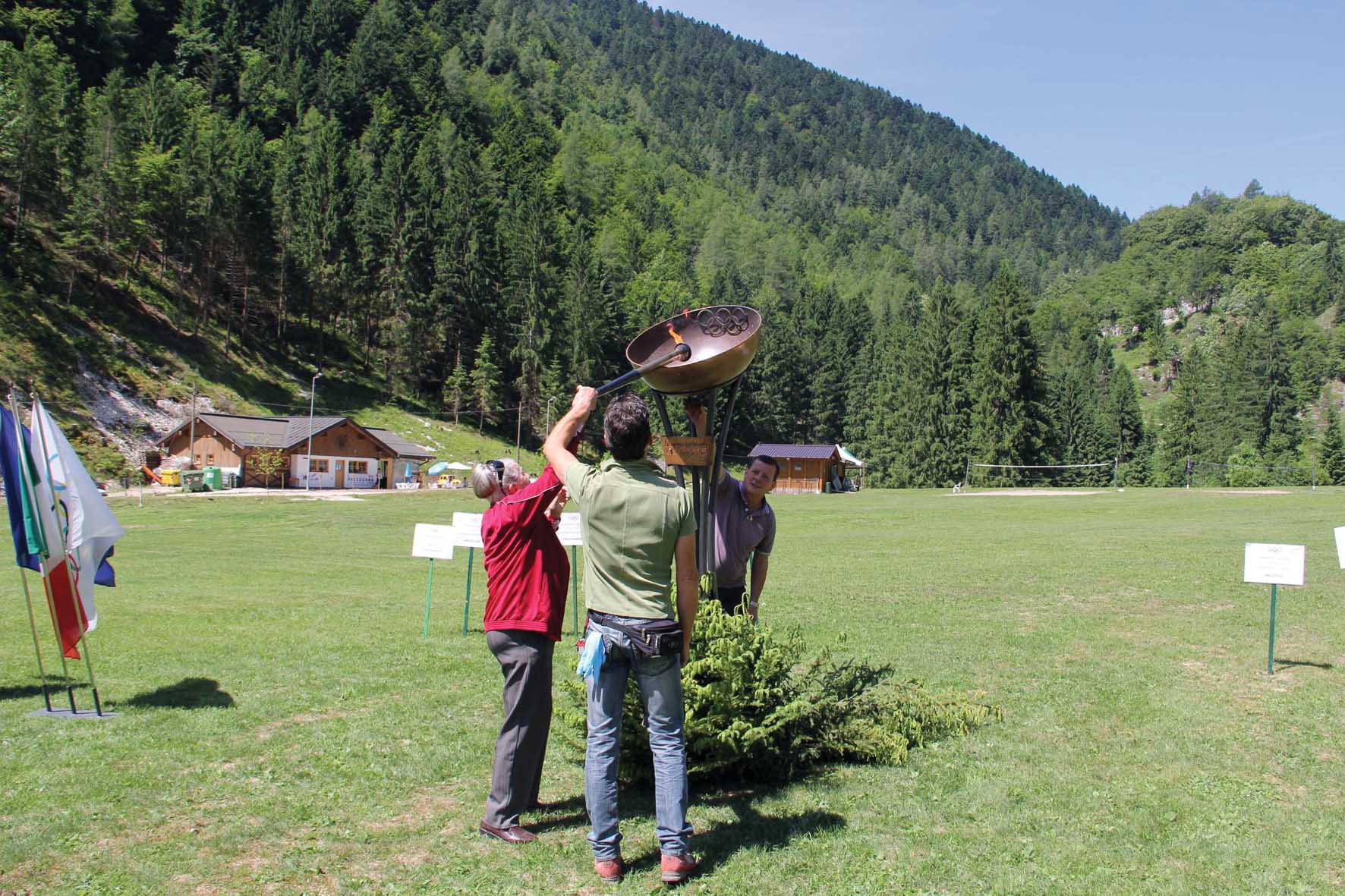 olimpiadi dellanziano castello tesino 2012 Laccensione della fiaccola 1