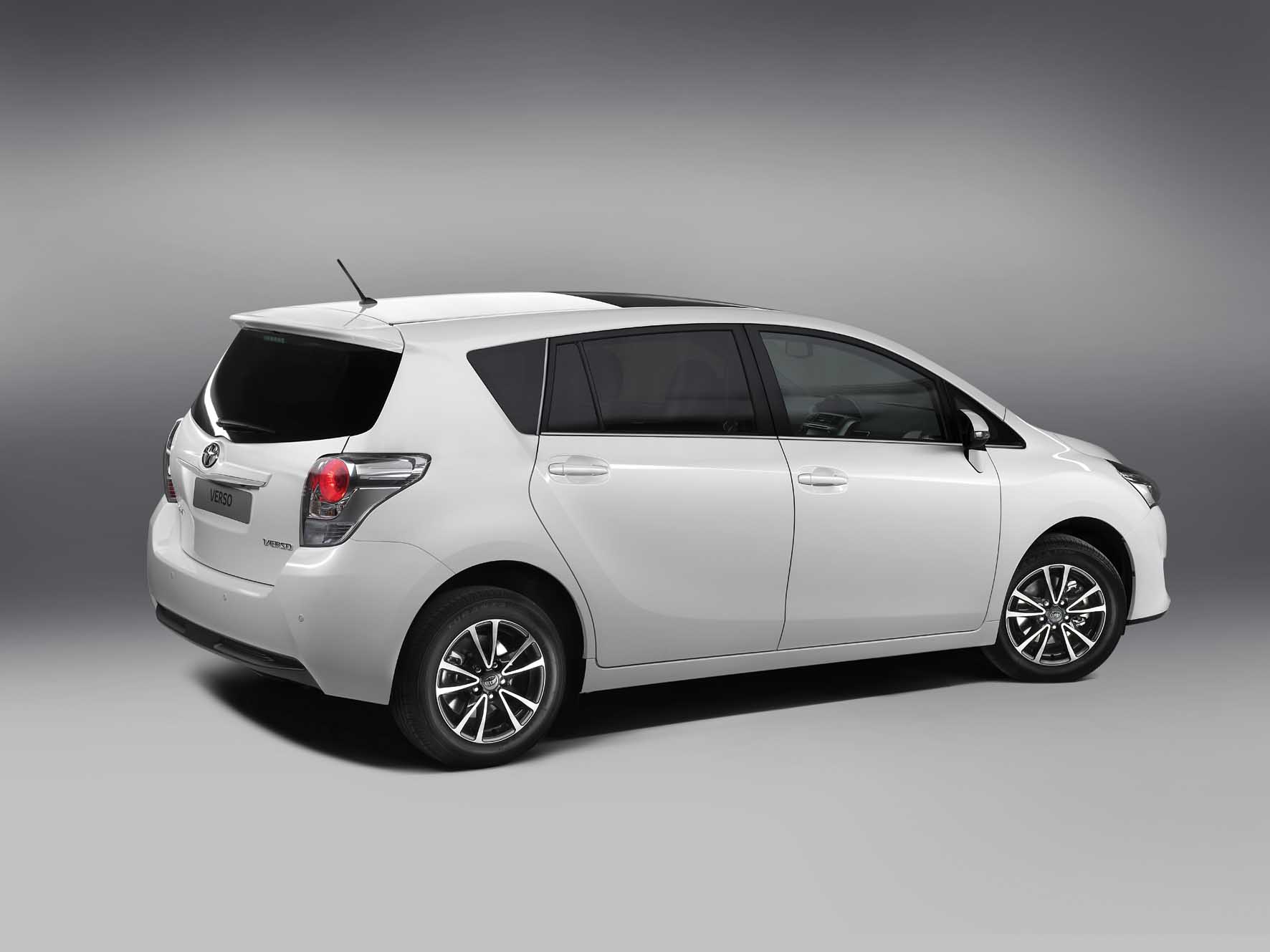 Toyota 2012 nuova Verso postlat 1