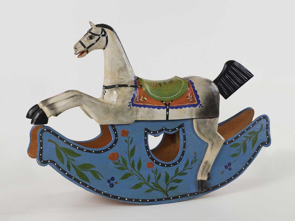 PAB Mostra degli oggetti cavallo a dondolo museum gherdeina