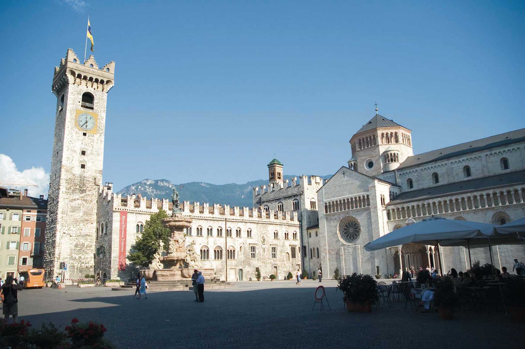 Trento-PiazzaDuomo-PalazzoPretorio-ilnordest