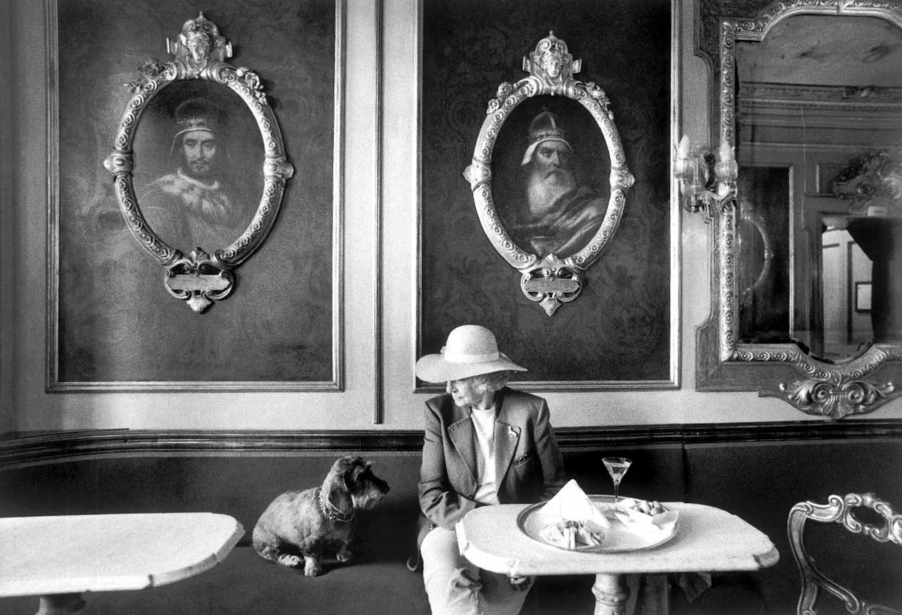 Gianni Berengo Gardin Caffè Mostra Florian Venezia 2 1