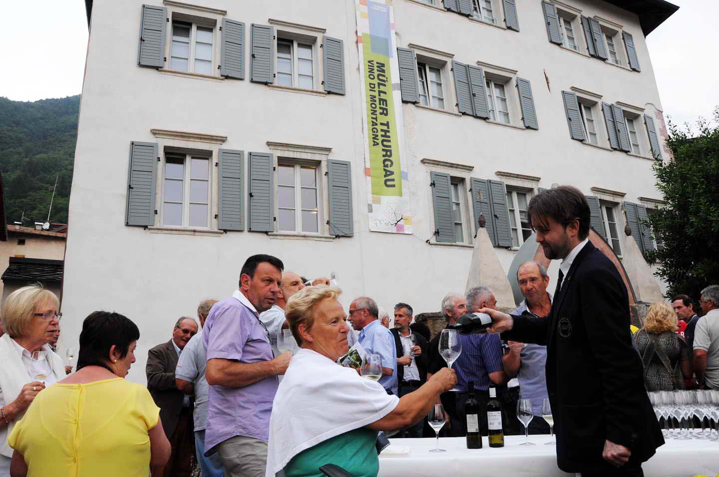 28 Rassegna Vini Muller Thurgau 2015 inaugurazione brindisi 7