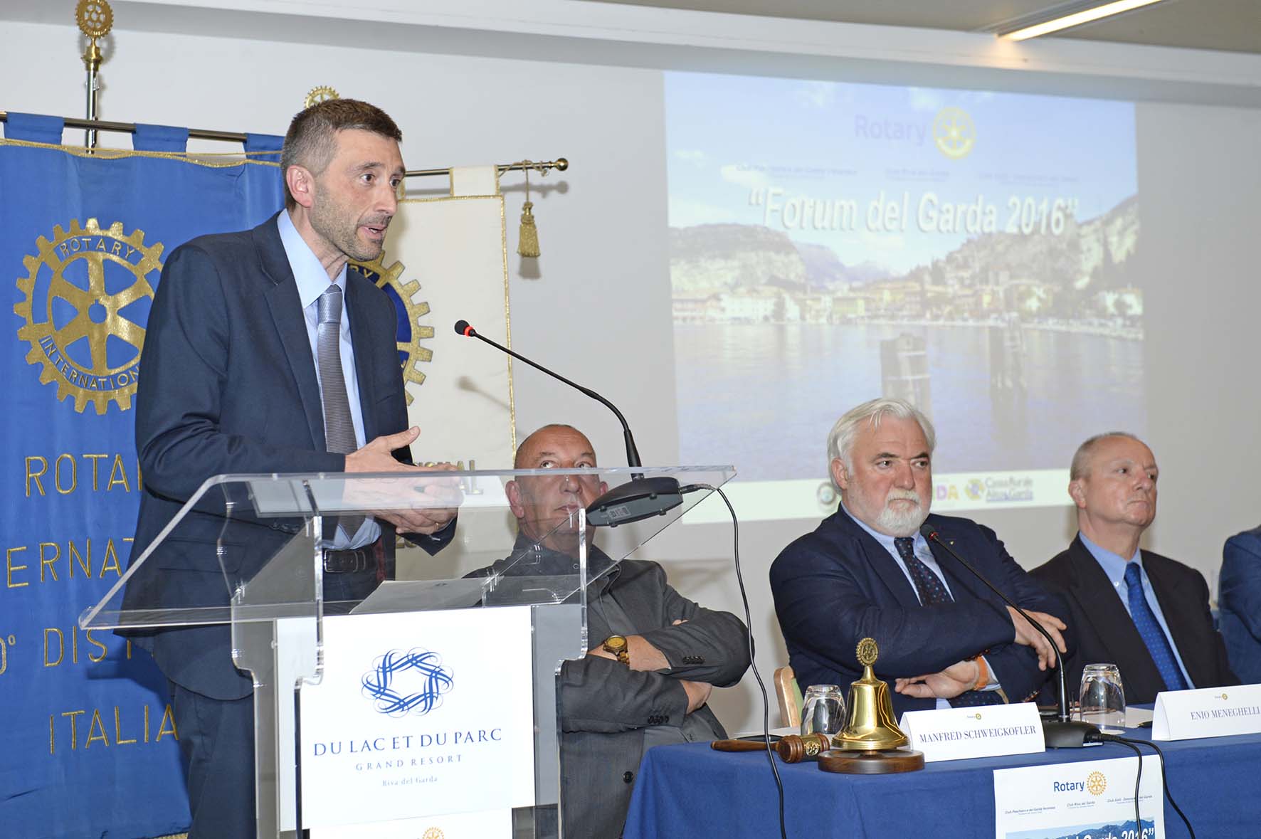 Forum del Garda 2016 tavolo assessore michele dallapiccola podio