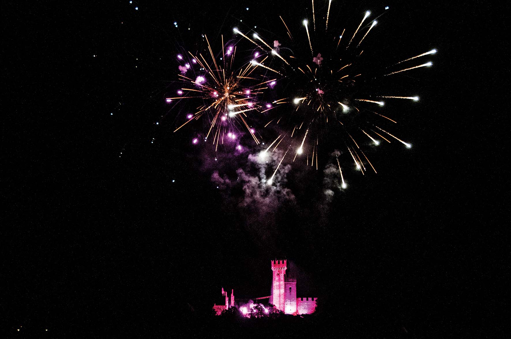 salionze ponte visconteo festa nodo damore castello fuochi artificio 5