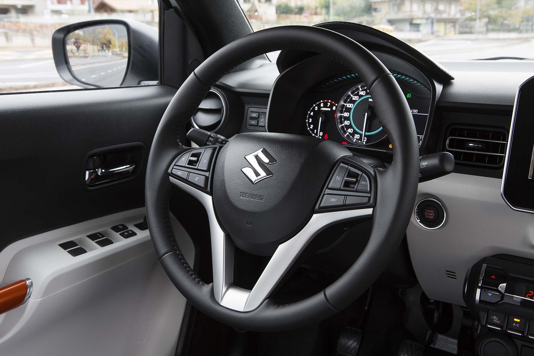 Suzuki 2016 nuova Ignis posto guida