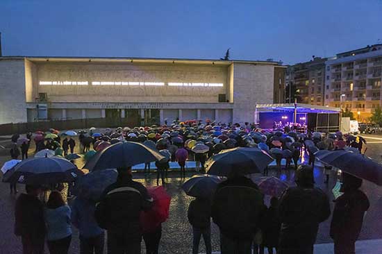 pab bolzano depotenziamento fregio mussoliniano tribunale scritta poca genete