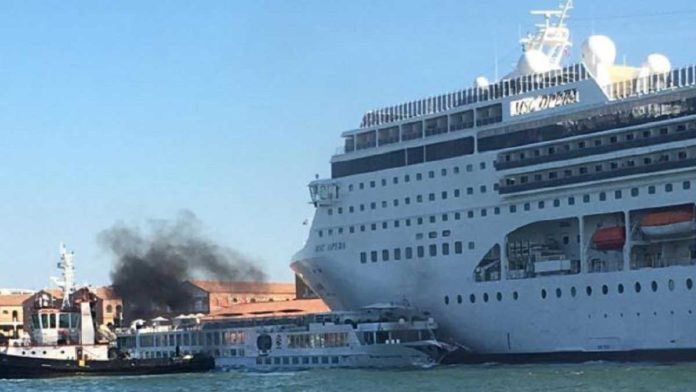 incidente tra navi a venezia